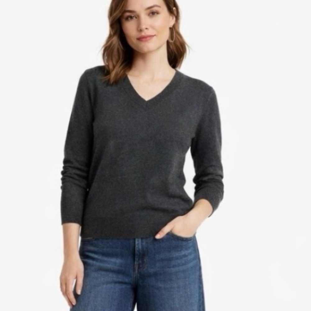 J Crew Merino V Neck Slim Sweater Grey
Size M Business Casual Normcore Capsule